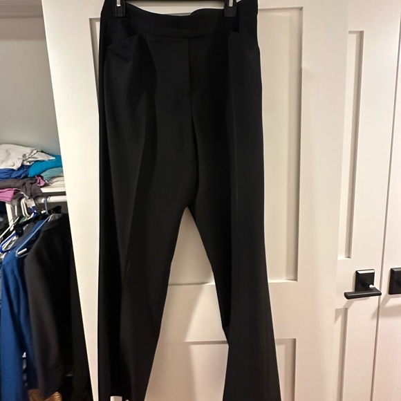 Anne Klein Pants Suit - black. Size 10. - Picture 4 of 8